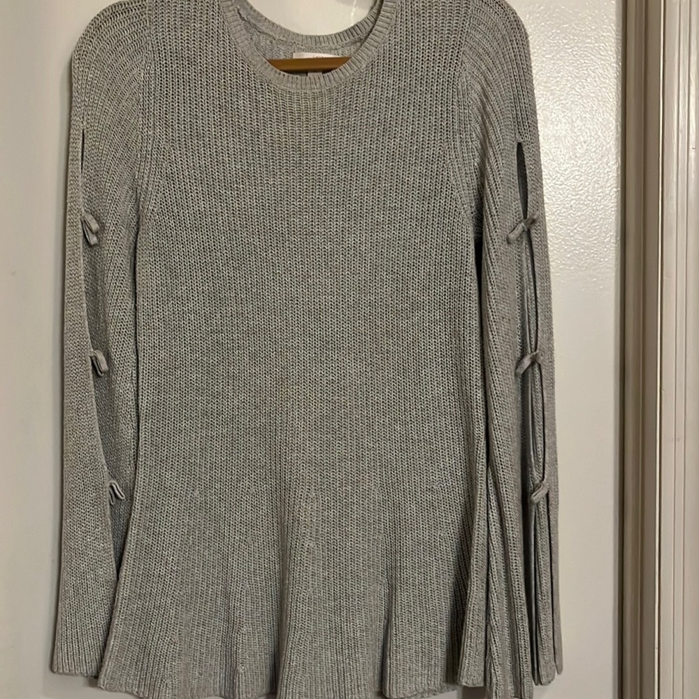 Heather gray open bow tied bell sleeves